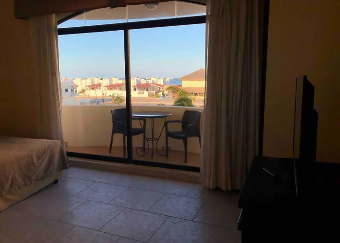Hotel Arenas del Mar Resort